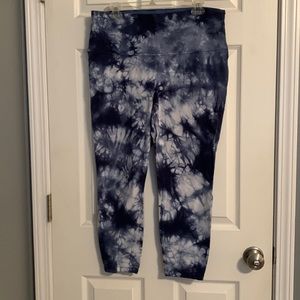 Women’s Chico Zenergy blue tie dye capri leggings. 2 (fits like XL)